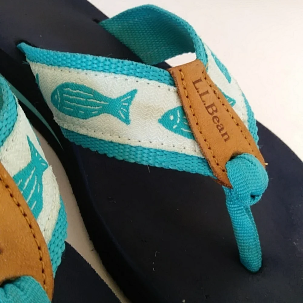 L.L. Bean Original Maine Isle Flip Flops Sandals 6M Aqua Fish Motif